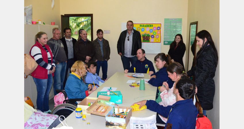 Vereadores visitam APAE Vereadores visitam APAE