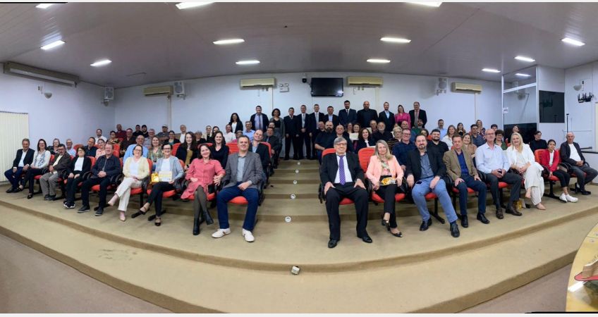 Sessão Solene homenageia 9ª Legislatura Sessão Solene homenageia 9ª Legislatura